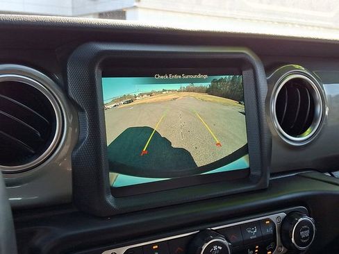 Used 2023 Jeep Wrangler Unlimited Sahara w/ Cold Weather Group AWD/4WD image 20