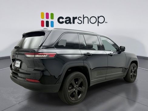 Used 2023 Jeep Grand Cherokee Altitude image 5