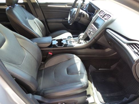 Used 2016 Ford Fusion Titanium FWD image 25