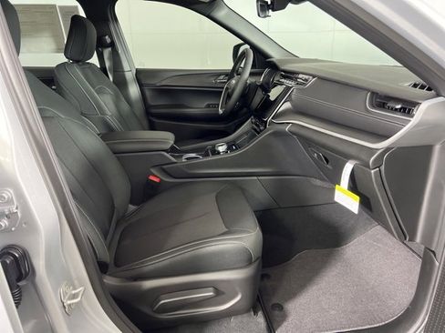 New 2025 Jeep Grand Cherokee L Laredo w/ Luxury Tech Group I image 11