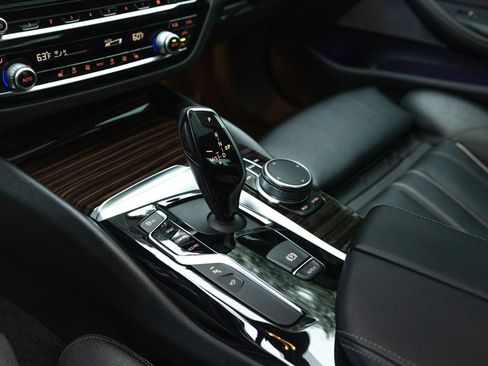 Used 2020 BMW 540i w/ Convenience Package RWD image 25