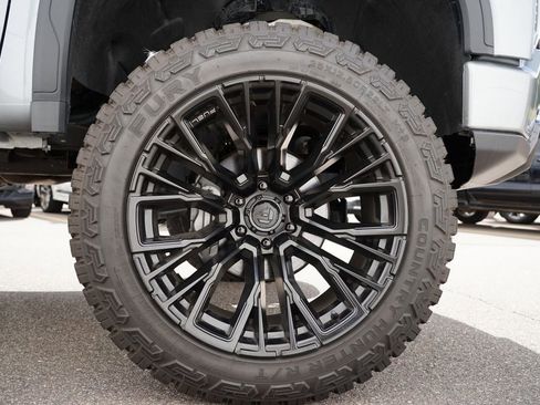 Used 2024 GMC Sierra 1500 AT4 image 35