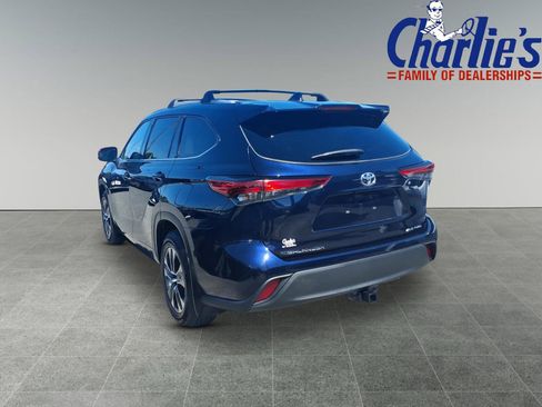Used 2022 Toyota Highlander XLE AWD/4WD image 5