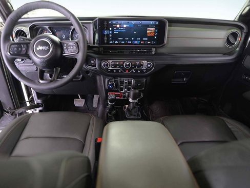 Used 2025 Jeep Gladiator Mojave AWD/4WD image 16