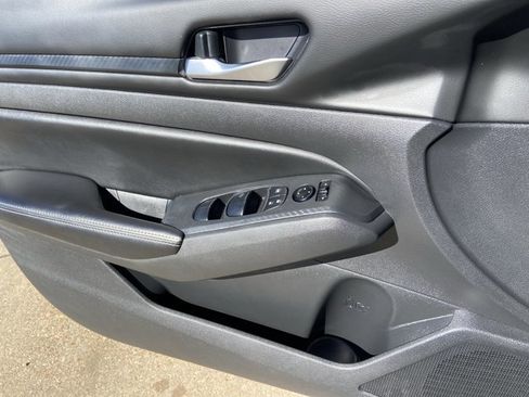 Used 2024 Nissan Altima 2.5 SV image 44