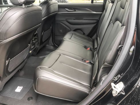 New 2025 Jeep Grand Cherokee Limited image 11