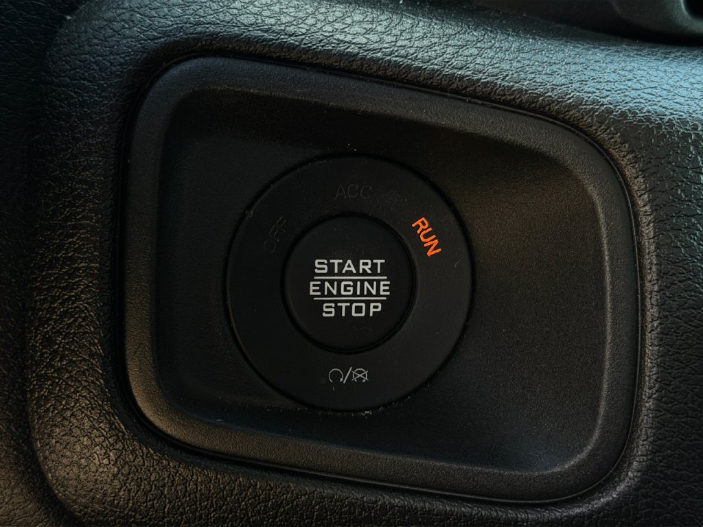 Used 2024 Jeep Gladiator Sport AWD/4WD image 18