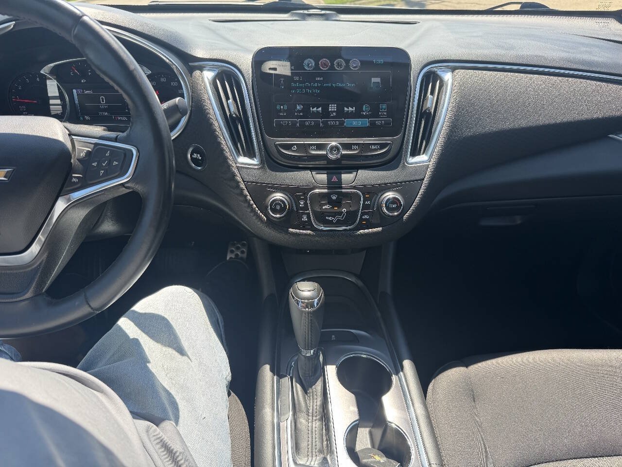 Used 2017 Chevrolet Malibu LT FWD image 17
