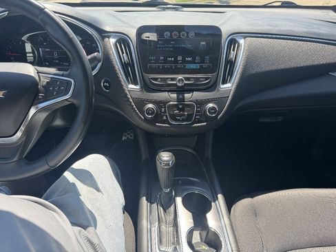 Used 2017 Chevrolet Malibu LT FWD image 17