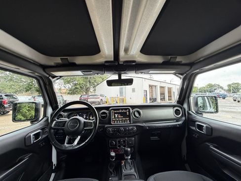 Used 2022 Jeep Wrangler Unlimited Rubicon 4xe w/ Cold Weather Group AWD/4WD image 25