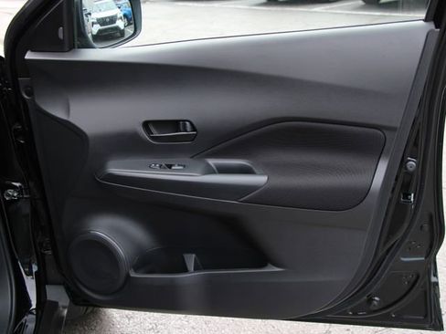 Certified 2025 Nissan Kicks Play S image 30