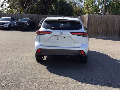 Used 2023 Toyota Highlander Limited image 6