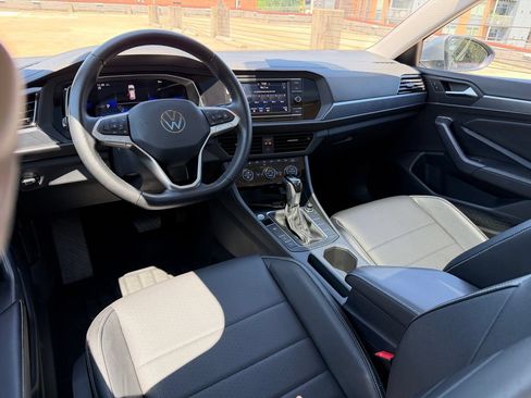 Used 2023 Volkswagen Jetta SE w/ Panoramic Sunroof Package FWD image 12
