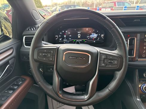 Used 2023 GMC Yukon Denali Ultimate image 18