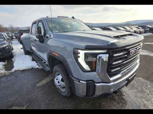 Used 2024 GMC Sierra 3500 Pro image 5