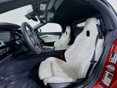 Used 2025 BMW Z4 M40i w/ Premium Package image 11