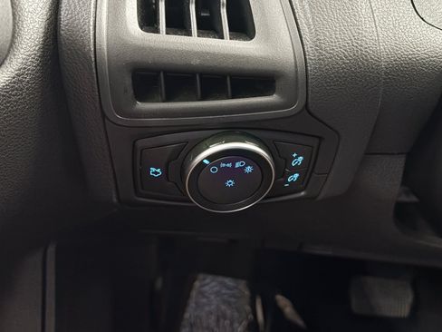 Used 2017 Ford Focus SE FWD image 18