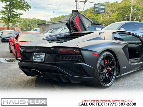 Used 2018 Lamborghini Aventador S AWD/4WD image 8