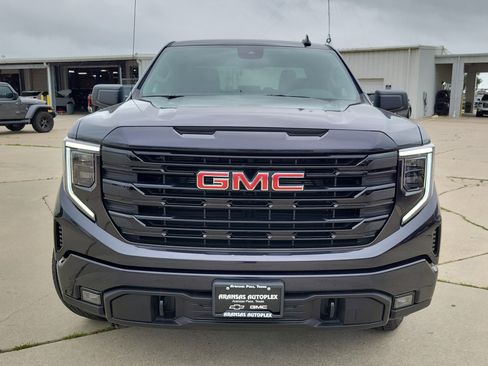 New 2025 GMC Sierra 1500 Elevation image 2