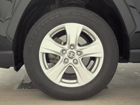 Used 2021 Toyota RAV4 LE AWD/4WD image 23