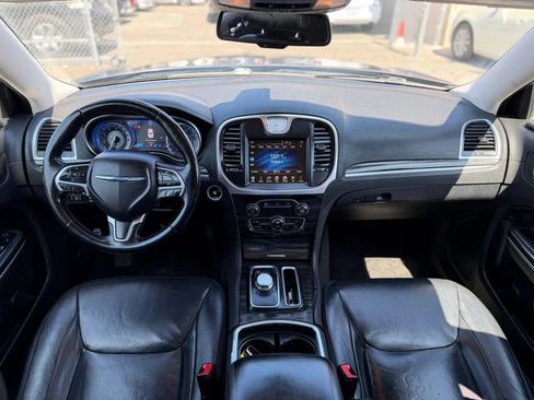 Used 2015 Chrysler 300 Limited RWD image 31