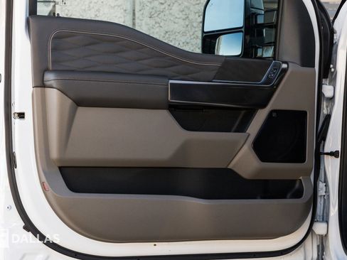 Used 2025 Ford F250 Platinum w/ Platinum Plus Package image 22