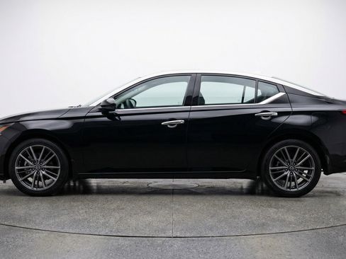 Used 2025 Nissan Altima 2.5 SV FWD image 5
