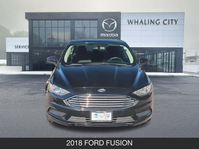 Used 2018 Ford Fusion SE w/ Fusion SE Technology Package FWD image 2