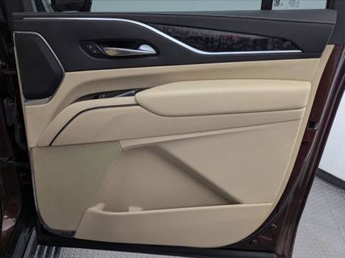 Used 2023 Cadillac Escalade ESV Premium Luxury w/ Performance Package AWD/4WD image 23