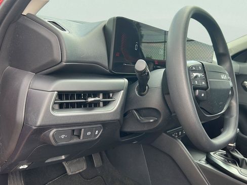 Used 2025 Kia K4 FWD image 12
