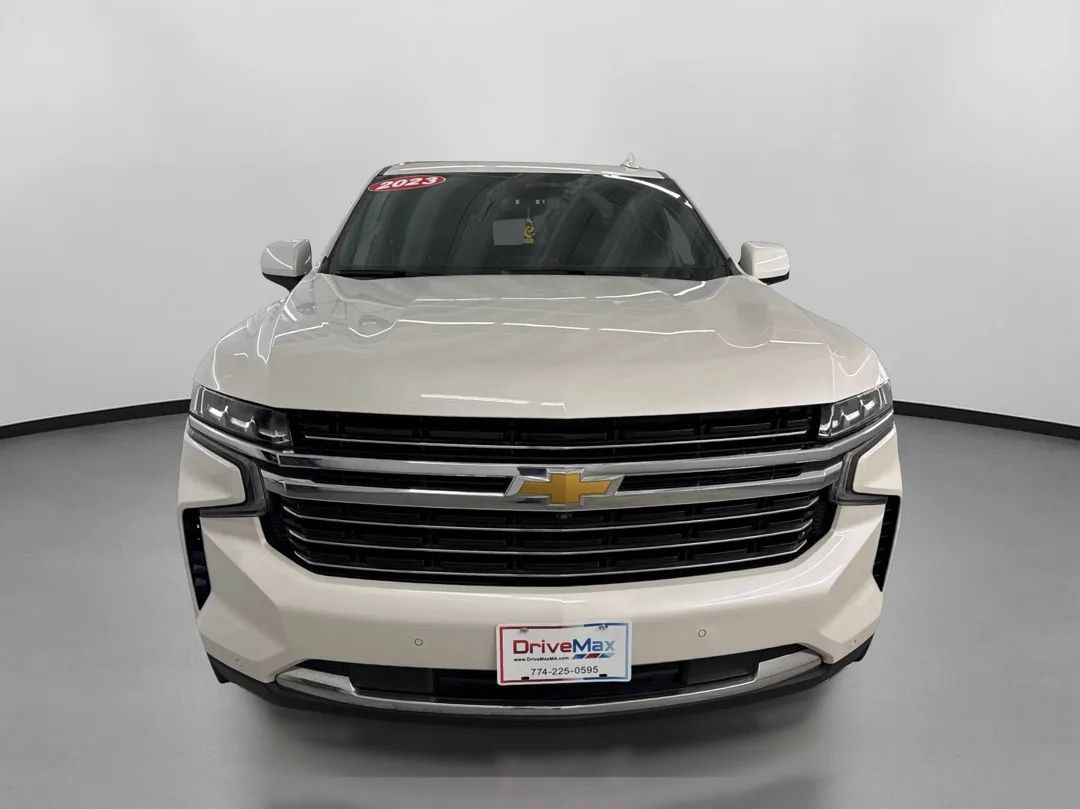 Used 2023 Chevrolet Suburban LT w/ LT Signature Plus Package AWD/4WD image 2