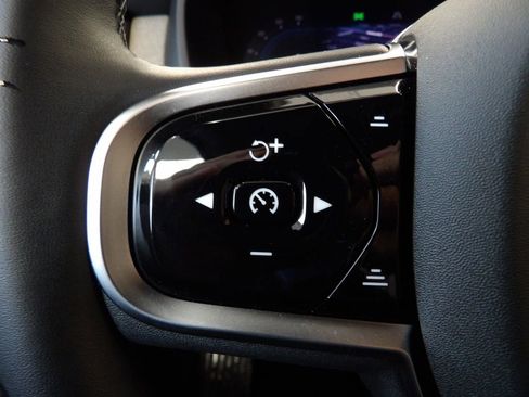 Certified 2025 Volvo XC90 T8 Plus image 19