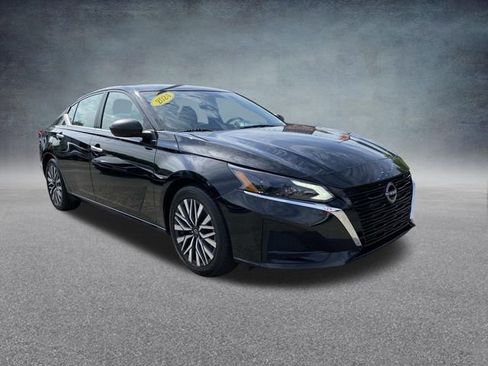 Used 2024 Nissan Altima 2.5 SV FWD image 4