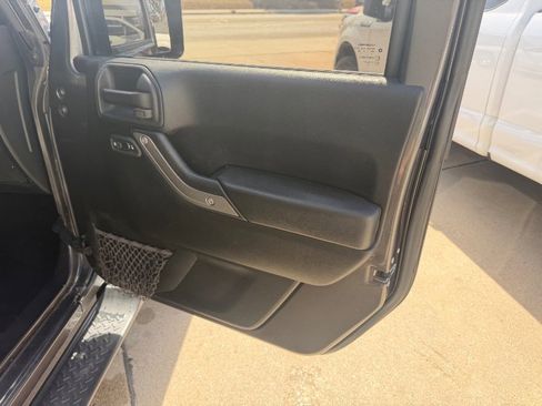 Used 2018 Jeep Wrangler Unlimited Sport S AWD/4WD image 15