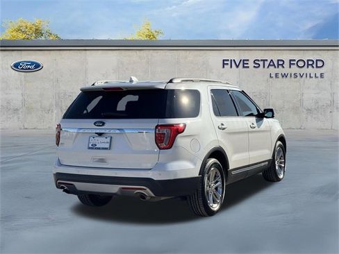 Used 2017 Ford Explorer XLT w/ Equipment Group 202A image 5