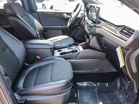 Used 2025 Ford Escape ST-Line w/ Equipment Group 301A image 18