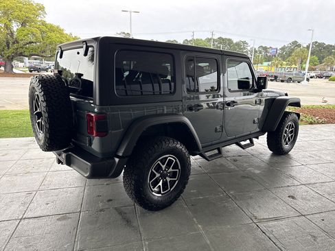 Used 2024 Jeep Wrangler Unlimited Rubicon w/ Safety Group image 9