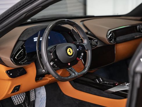 Used 2025 Ferrari 12Cilindri RWD image 31