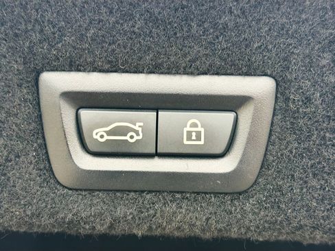 Used 2019 BMW 740i 740i w/ M Sport Package image 12