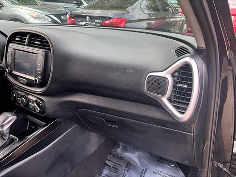 Used 2021 Kia Soul LX FWD image 18