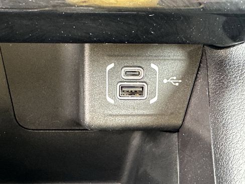 Used 2024 Jeep Compass Latitude w/ Sun and Sound Group image 32