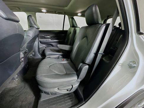 Used 2024 Toyota Grand Highlander AWD image 26