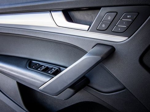 Used 2020 Audi Q5 2.0T Titanium Premium Plus w/ Premium Plus Package image 25