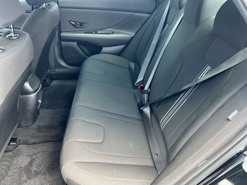 Certified 2025 Hyundai Elantra SEL FWD image 36