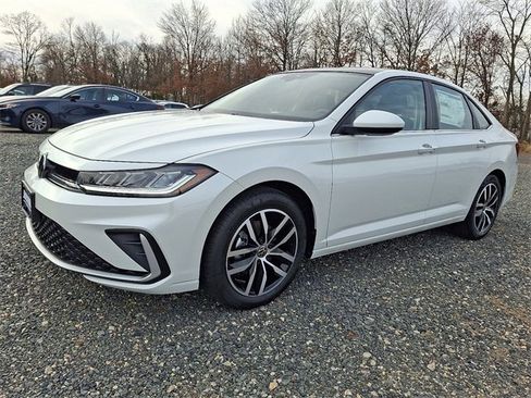 New 2026 Volkswagen Jetta SE image 2