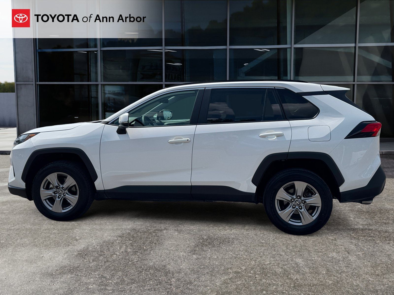 Used 2025 Toyota RAV4 XLE FWD image 8