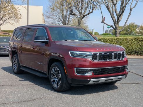 Used 2024 Jeep Wagoneer L Series II w/ Flexible Seating Group image 2