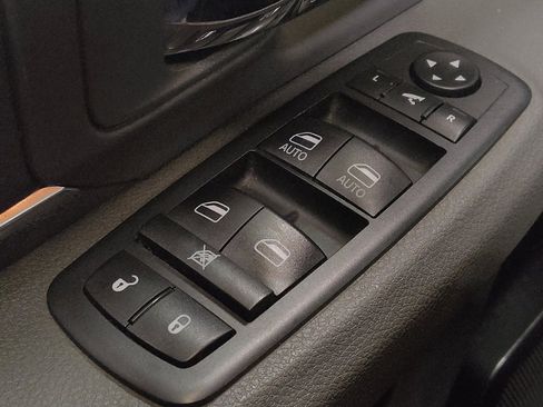 Used 2020 RAM 1500 Classic SLT w/ Luxury Group image 27