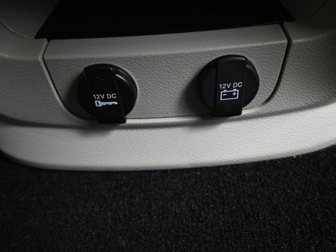 Used 2013 Chrysler Town & Country Touring-L w/ Driver Convenience Group FWD image 21