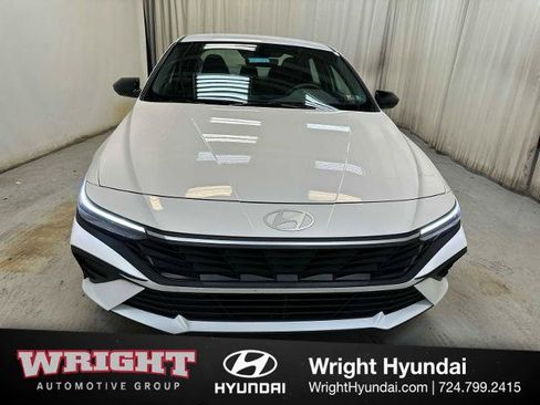 Used 2025 Hyundai Elantra Sport FWD image 2